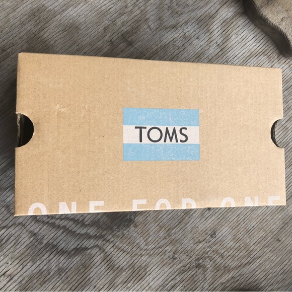 Kids TOMS shoes BNIB - Picture 9 of 10